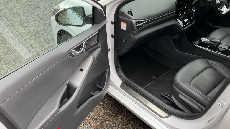 Hyundai IONIQ 100kW Premium SE 38kWh 5dr Auto Electric Hatchback